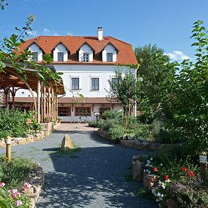 Hotel Babiččina Zahrada Penzion&Restaurant Průhonice Exterior photo