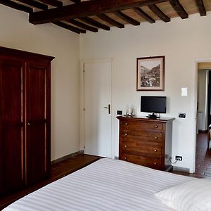 Bed and Breakfast Residenza Le Logge Gubbio Exterior photo