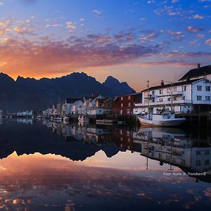 Aparthotel Tobiasbrygga Henningsvaer Exterior photo