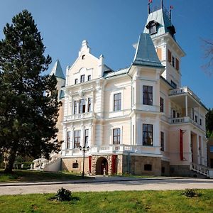 Hotel Royal Golf Karlovy Vary Exterior photo