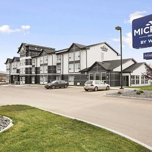 Microtel Inn & Suites By Wyndham Blackfalds Exterior photo