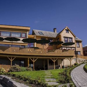 Lavik Fjord Hotel & Apartments Exterior photo