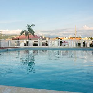 Vila The Gulf Retreat Oasis Ellis Caymanas Exterior photo