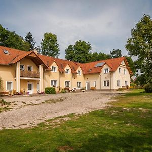 Hotel Penzion Agáta Žehrov Exterior photo