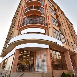 Hotel Grand Zugdidi Exterior photo