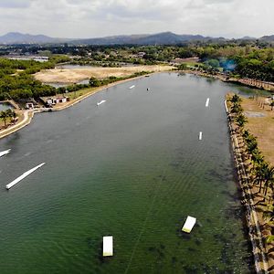 Hotel Lago De Oro Batangas Exterior photo