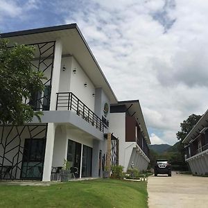 Makan Resort Kanchanaburi Exterior photo