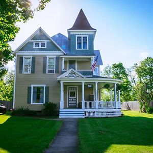 Bed and Breakfast Burdett House Bed & Breakfast Exterior photo