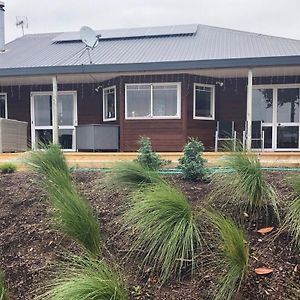 Pukeko Lodge Bnb New Plymouth Exterior photo