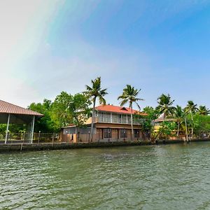 Hotel Grand Ayur Island Perumbalam Exterior photo