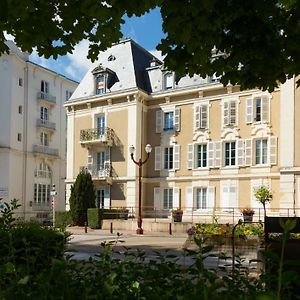 Aparthotel Un Air De Famille Vittel Exterior photo