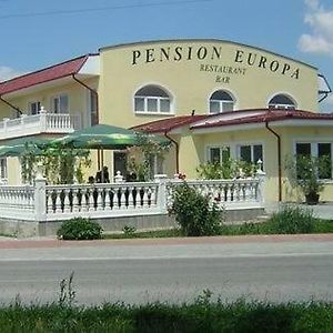 Hotel PENZION EUROPA Diakovce Exterior photo