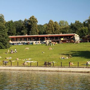 Hotel Restaurace penzion Pod Šumárníkem Tvarozna Lhota Exterior photo