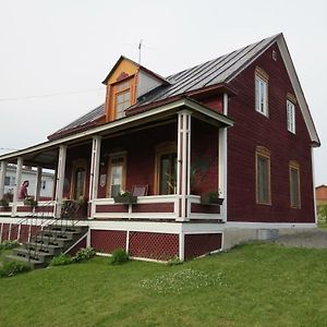 Vila La Vieille Maison Rouge Saint-Tite Exterior photo