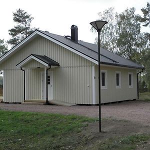 Vila Soederoe Stugby Finstrom Exterior photo