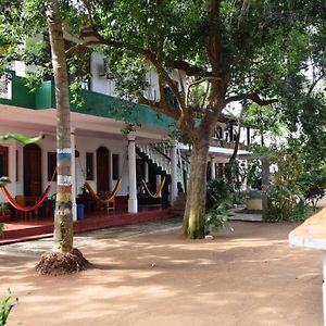 Rupa'S Hotel Arugam Bay Exterior photo