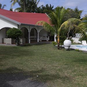 Vila Le Grand Cacatoie Blue Bay Exterior photo