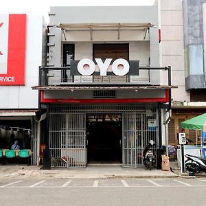 Oyo 1191 Monalisa Residence And Cafe Padang  Exterior photo