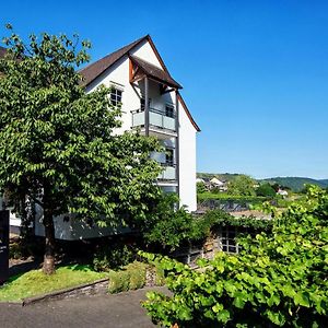 Bed and Breakfast Weingut & Gaestehaus Christoph Cluesserath Trittenheim Exterior photo