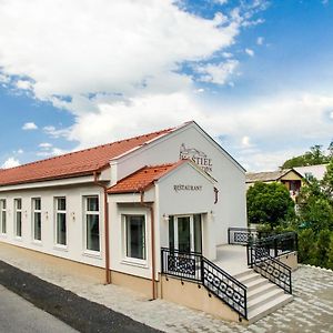 Hotel Kaštieľ Penzion & Restaurant Rimavská Sobota Exterior photo